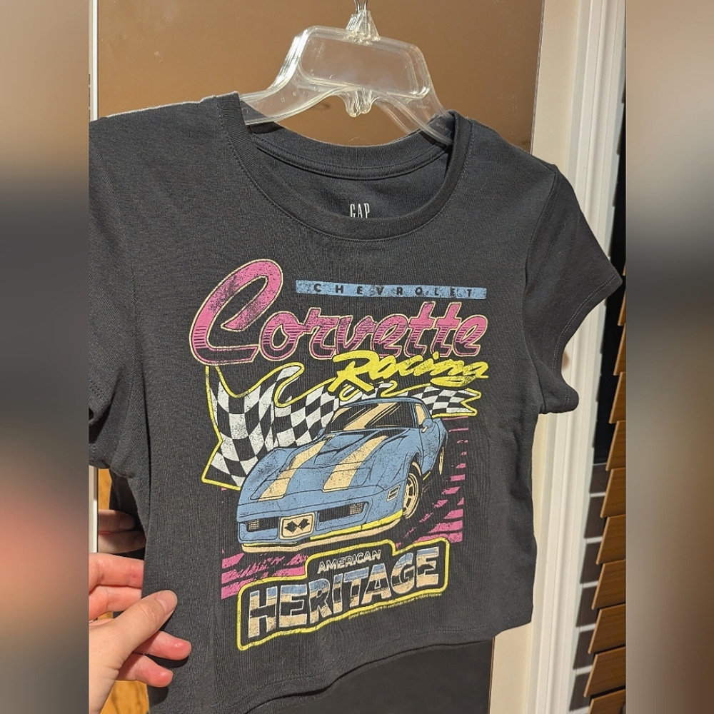 Cropped T-shirt from GAP. Size large. Gray color.